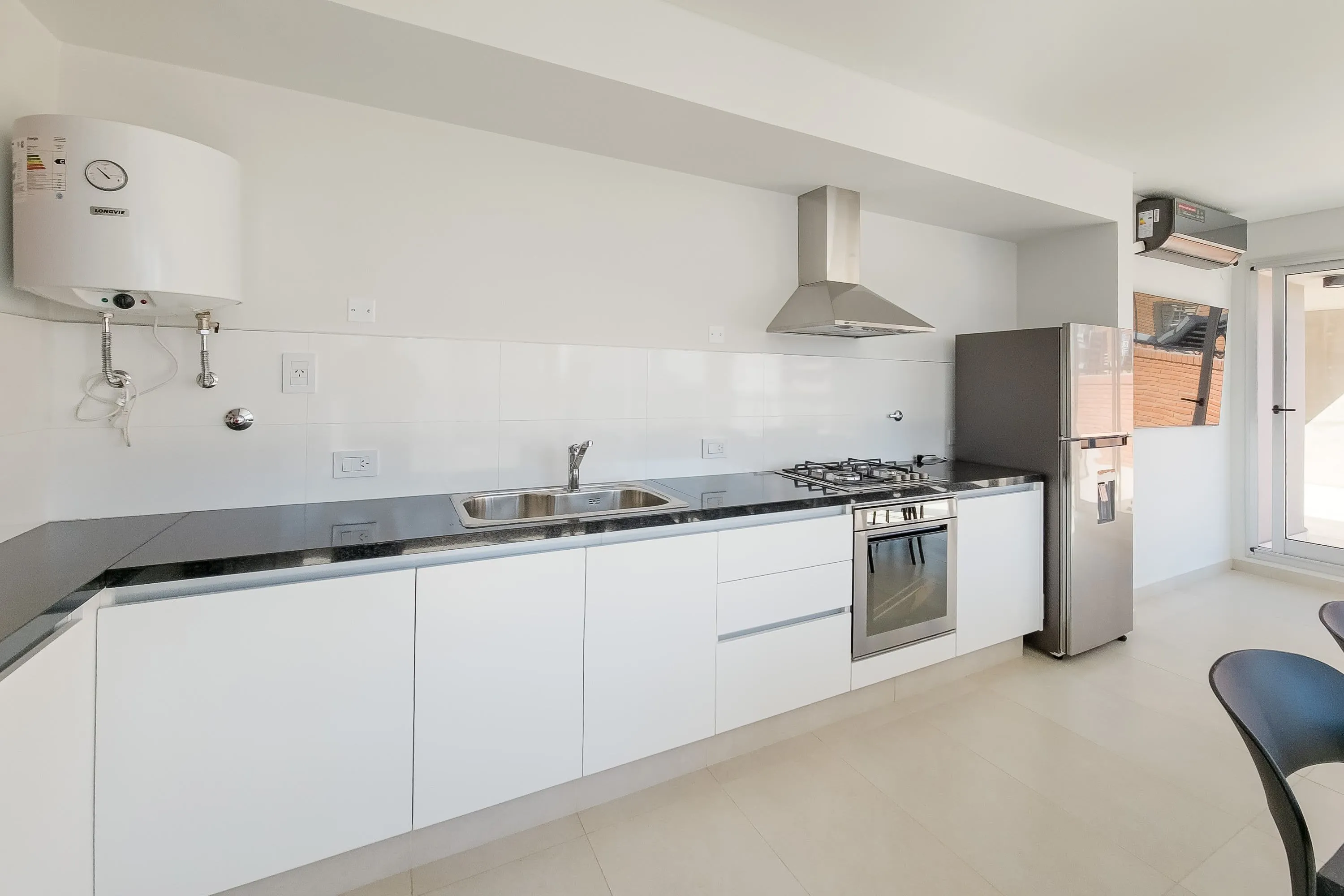 Cocina lineal compacta para departamento