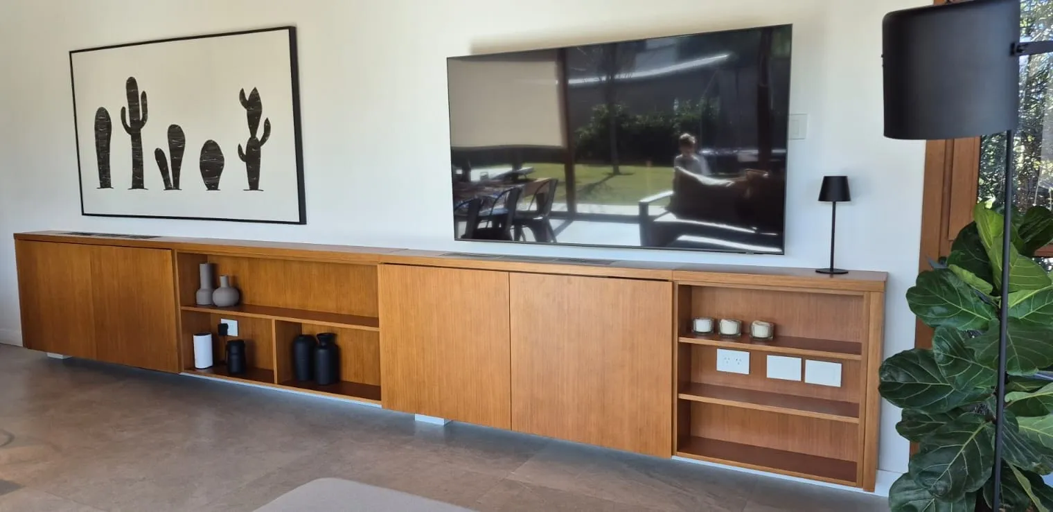 Mueble a medida que integra el aire acondicionado en Country Golf