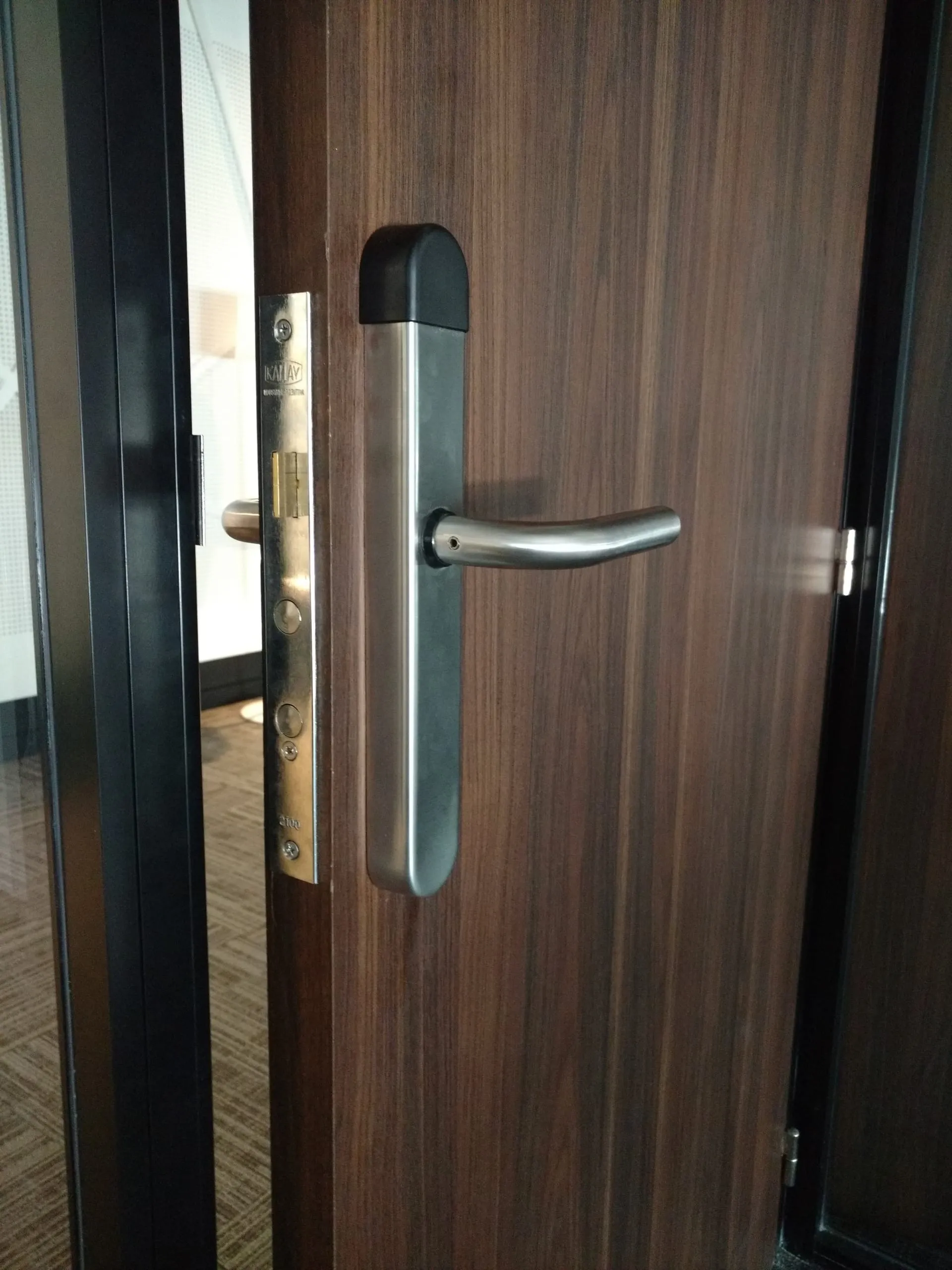 Detalle de manija y cerradura