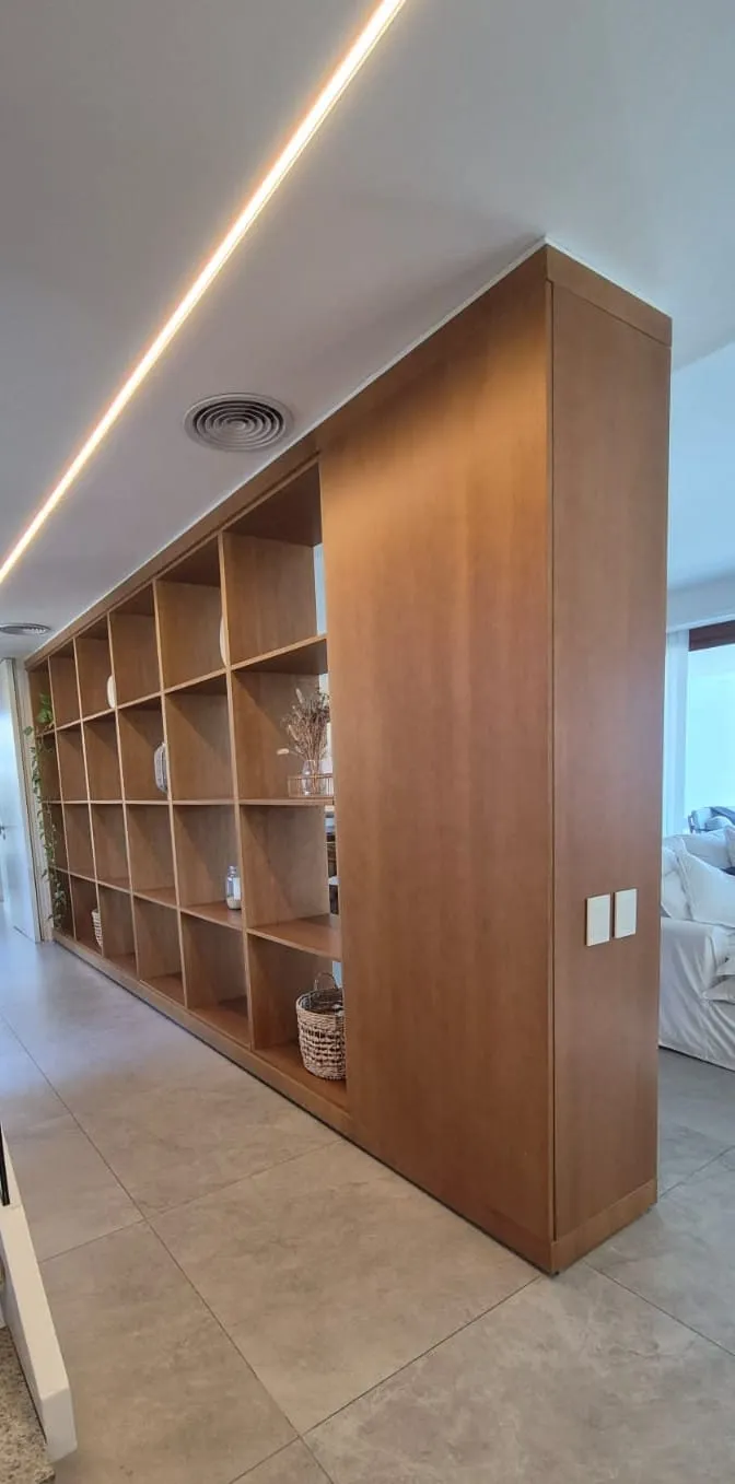 Mueble divisor de ambientes a medida