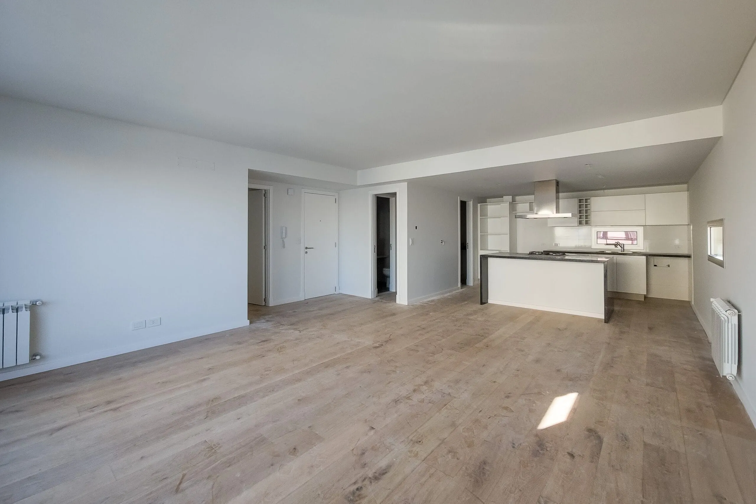 Cocina con isla y living integrado en unidad de Plaza España, Rosario