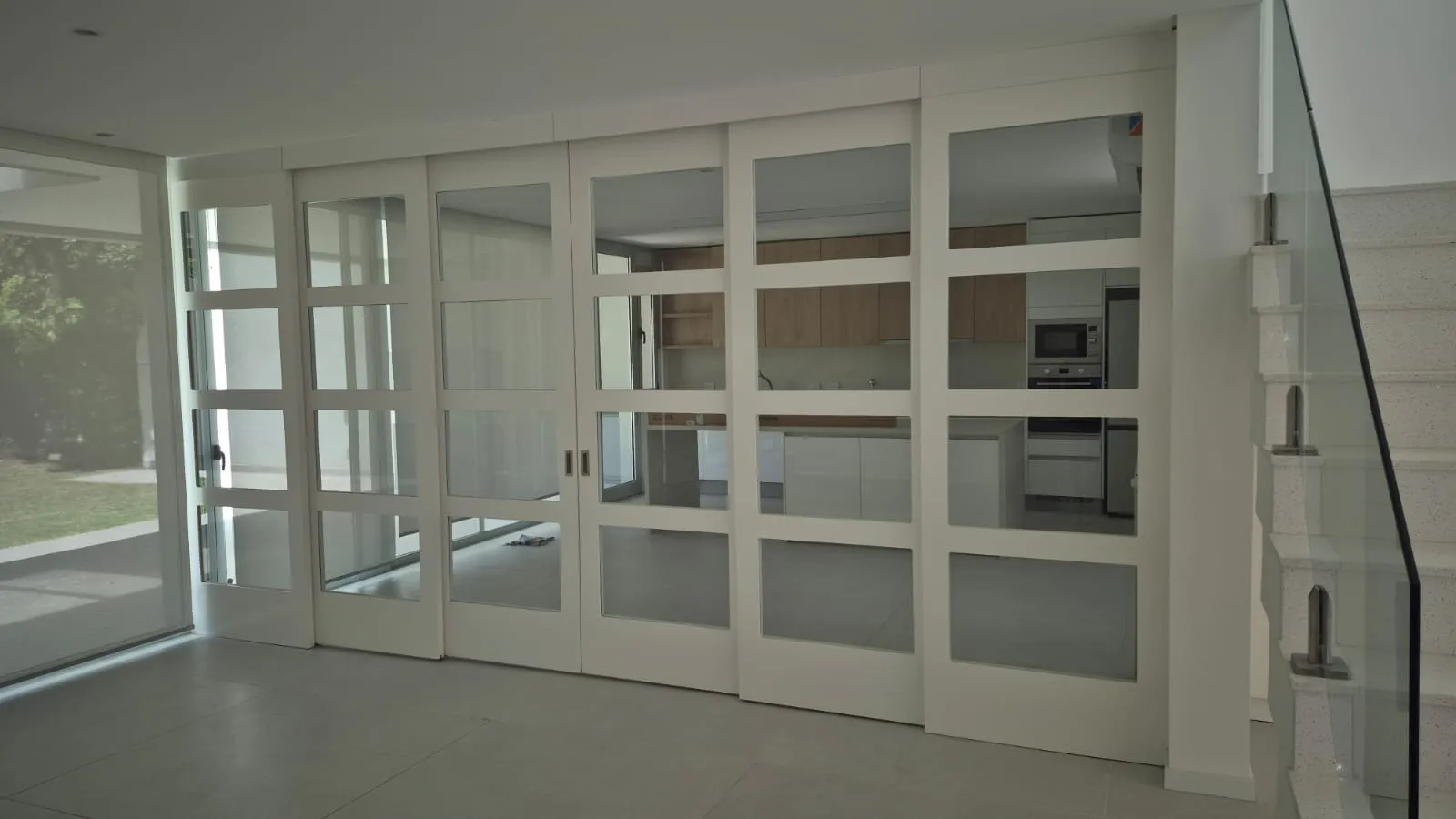 Puertas corredizas: dividí ambientes sin resignar espacio ni luz.